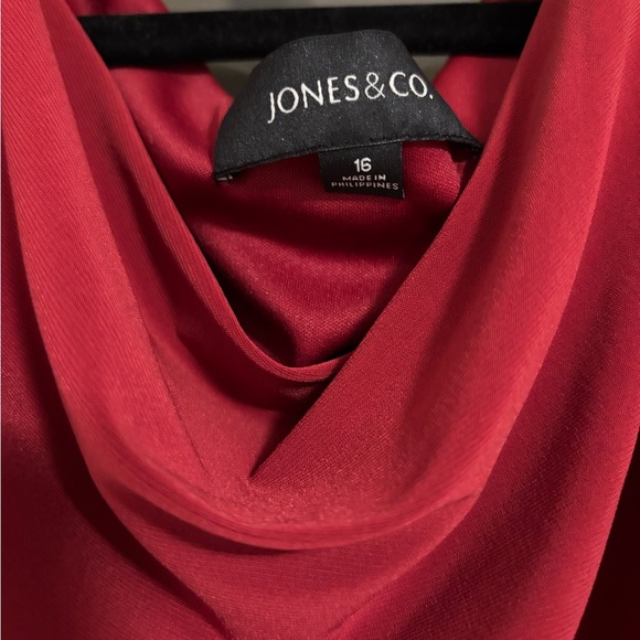 Jones & Co Ruched Dress - Picture 2 of 4